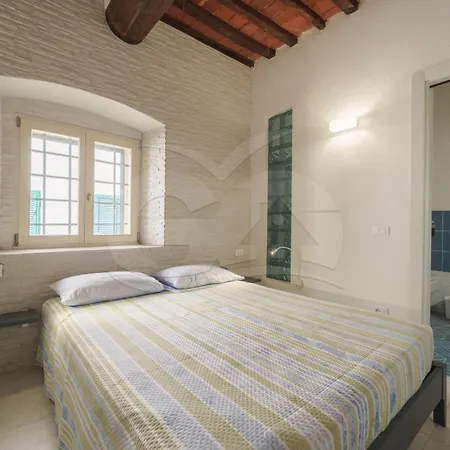 Vicolo San Martino Apartment *